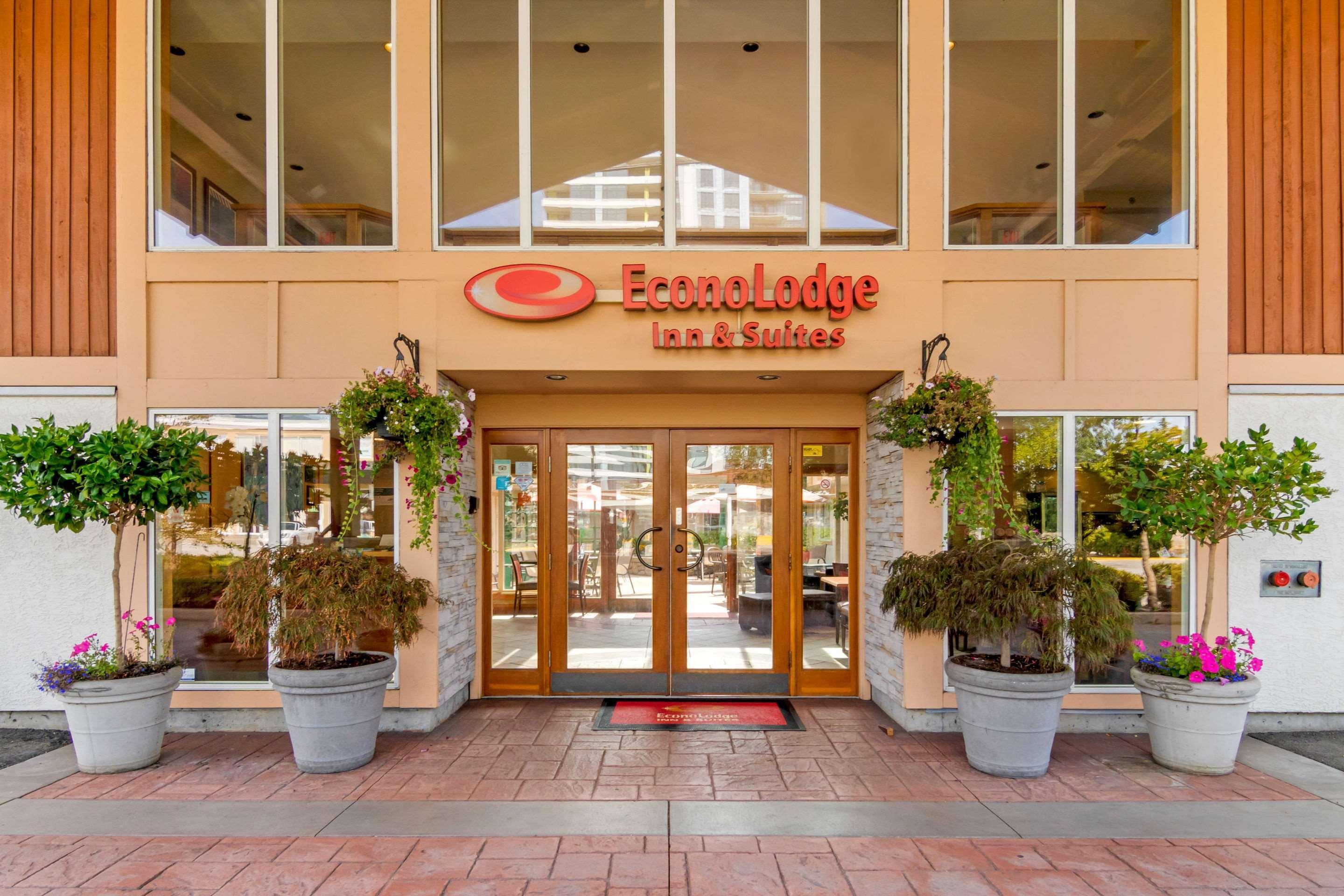 Econo Lodge Inn & Suites - North Vancouver Exterior photo