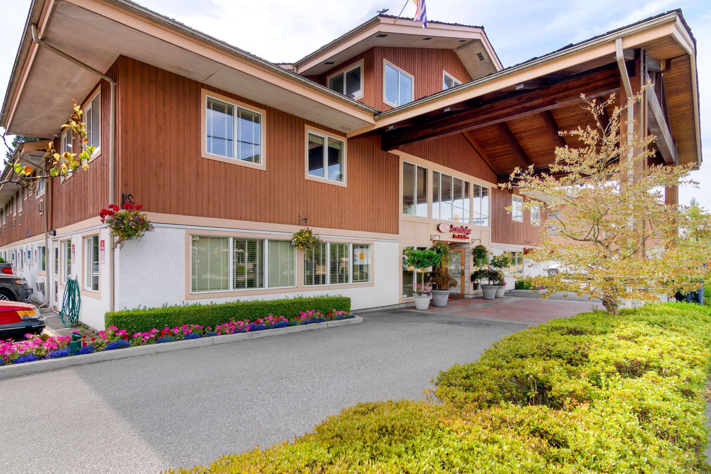 Econo Lodge Inn & Suites - North Vancouver Exterior photo